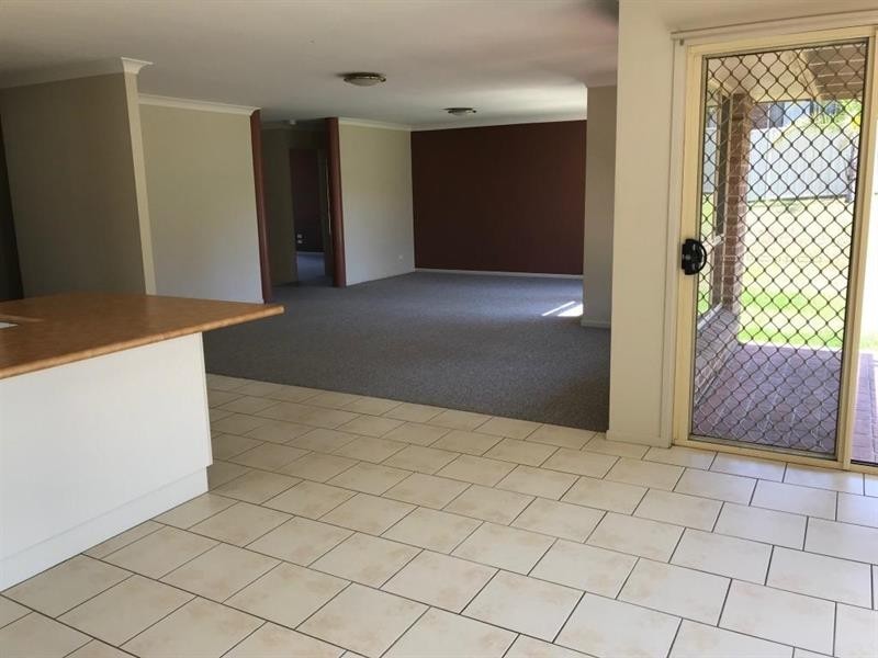 9 Flame Tree Cl, Hamlyn Terrace NSW 2259