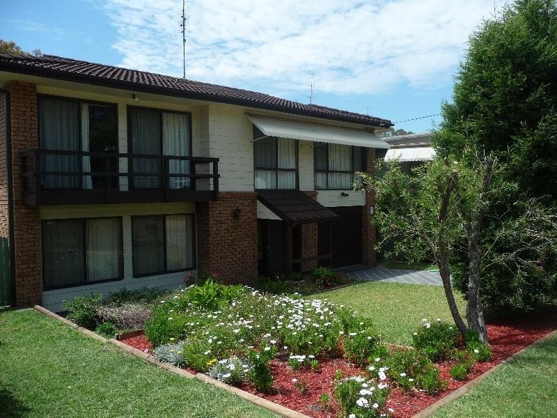 11 Awaba Ave, Charmhaven NSW 2263