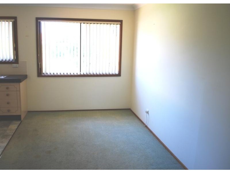 12 Essex St, Gorokan NSW 2263