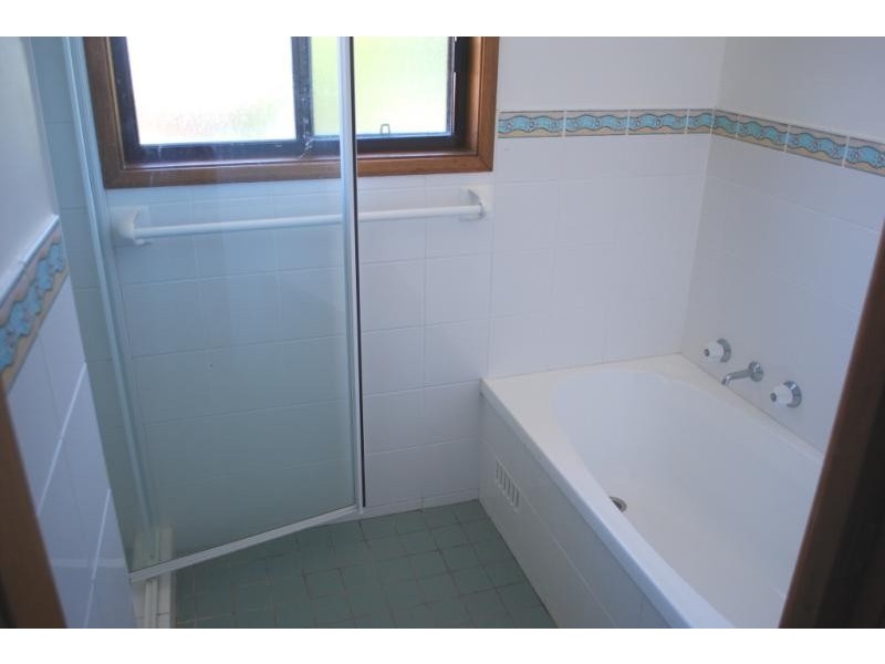 12 Essex St, Gorokan NSW 2263