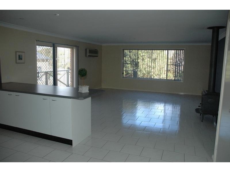 114 Elizabeth Bay Dr, Lake Munmorah NSW 2259