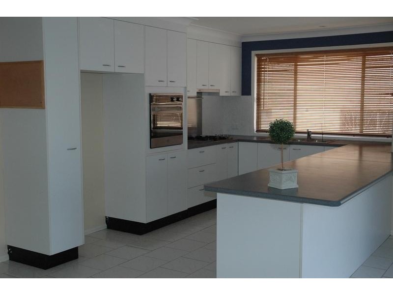 114 Elizabeth Bay Dr, Lake Munmorah NSW 2259