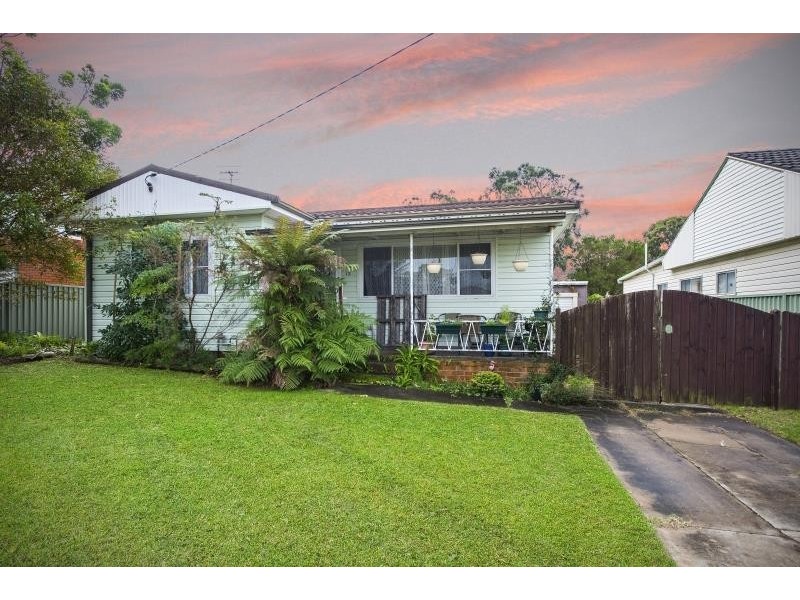 13  Manuka Pde, Gorokan NSW 2263