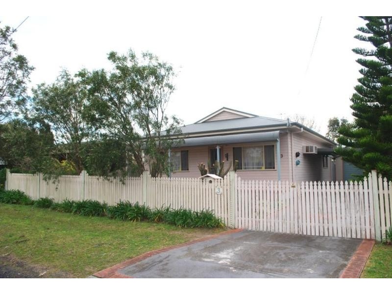 3 Clucas Avenue, Gorokan NSW 2263