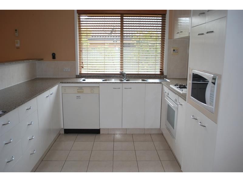 18 Duntroon Cl, Hamlyn Terrace NSW 2259