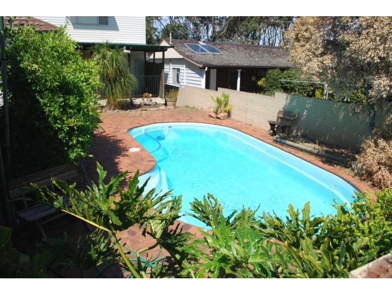 110 Marks Rd, Gorokan NSW 2263