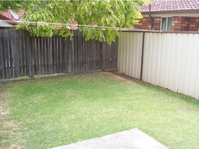 1/8 Bensley Cl, Lake Haven NSW 2263