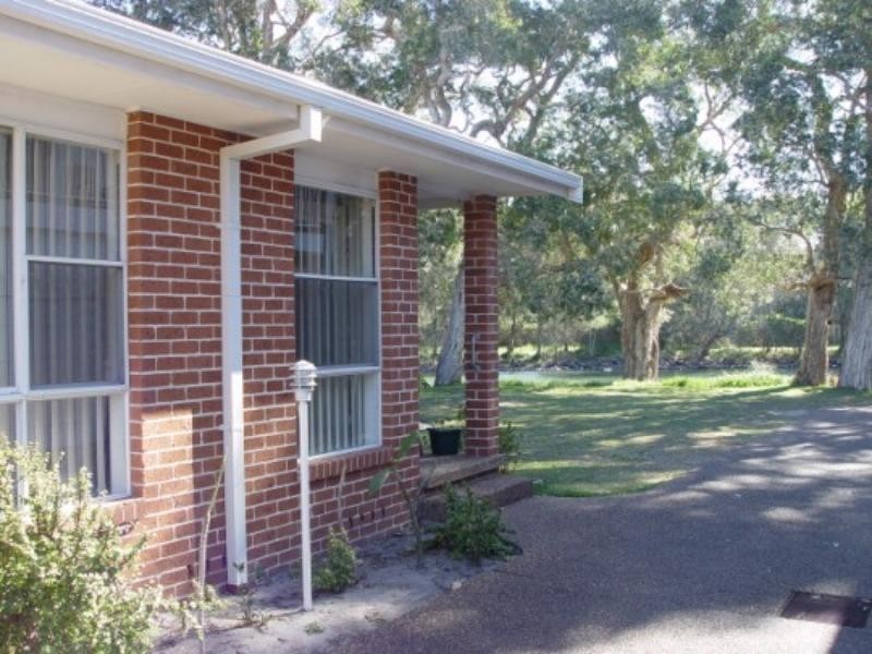 4/13 Lake  St, Budgewoi NSW 2262