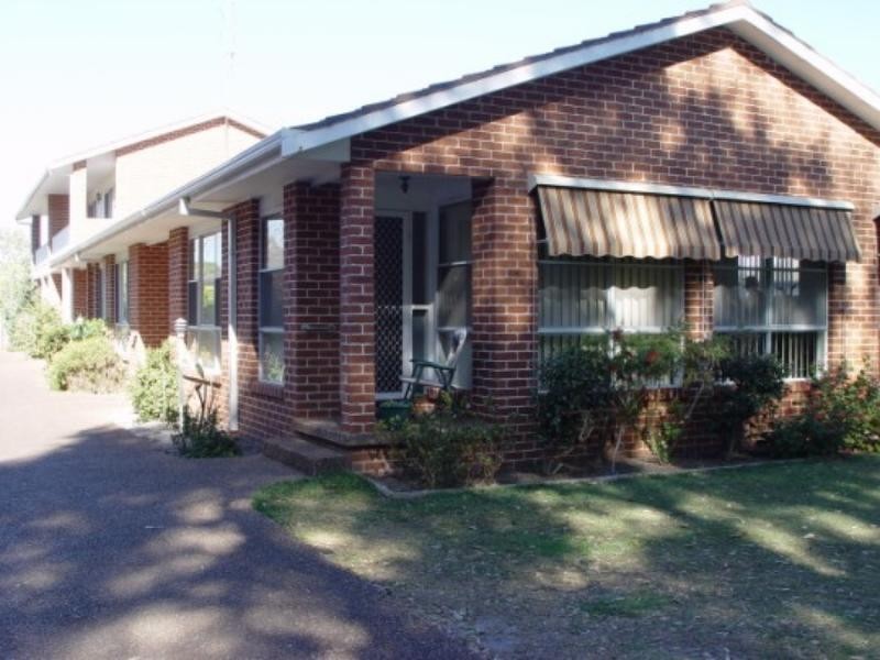 4/13 Lake  St, Budgewoi NSW 2262