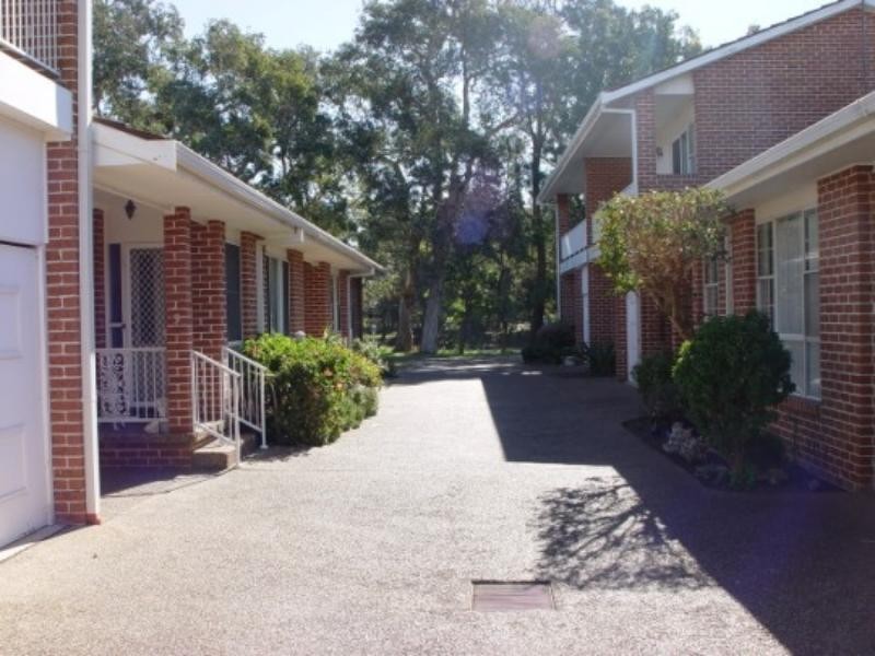 4/13 Lake  St, Budgewoi NSW 2262