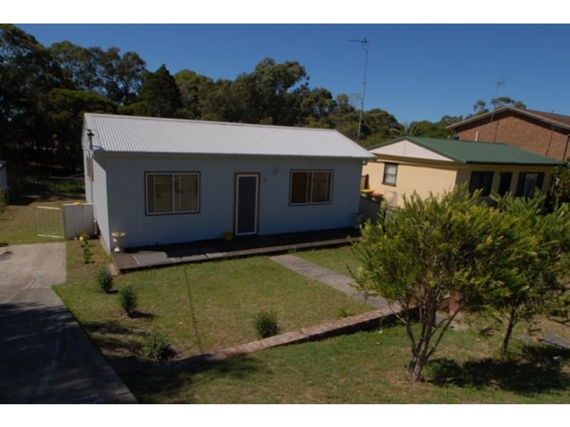 35 Grandview Pde, Gorokan NSW 2263
