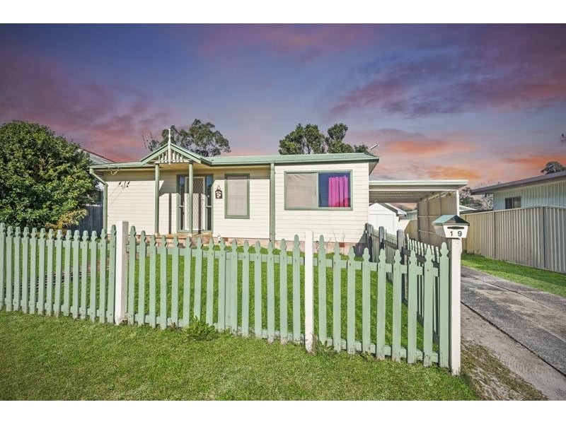 19 Crossingham St, Canton Beach NSW 2263