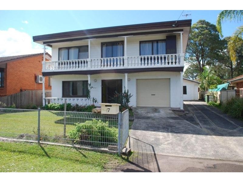 7 Merrendale Ave, Gorokan NSW 2263