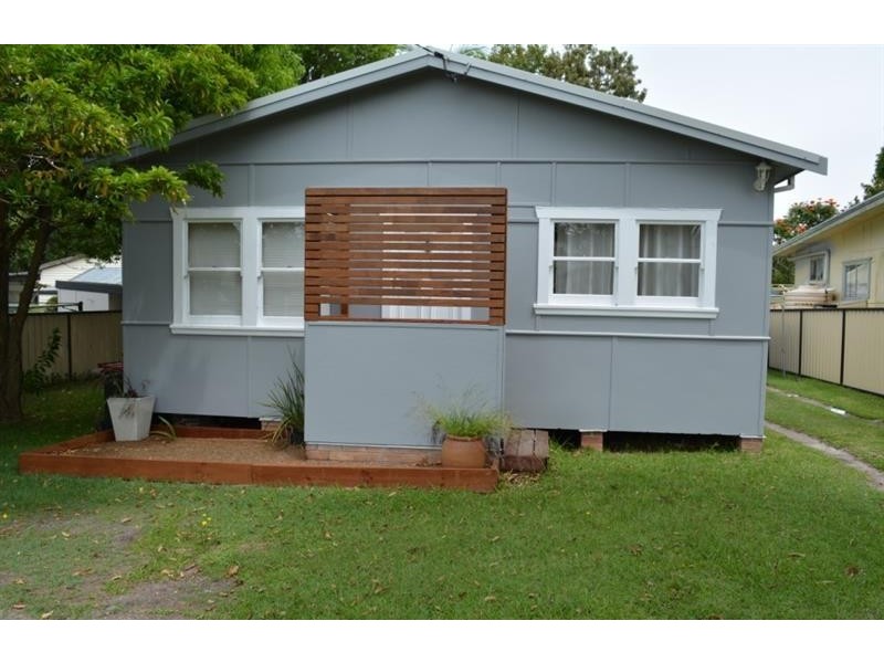 2 Pearce Ave, Toukley NSW 2263