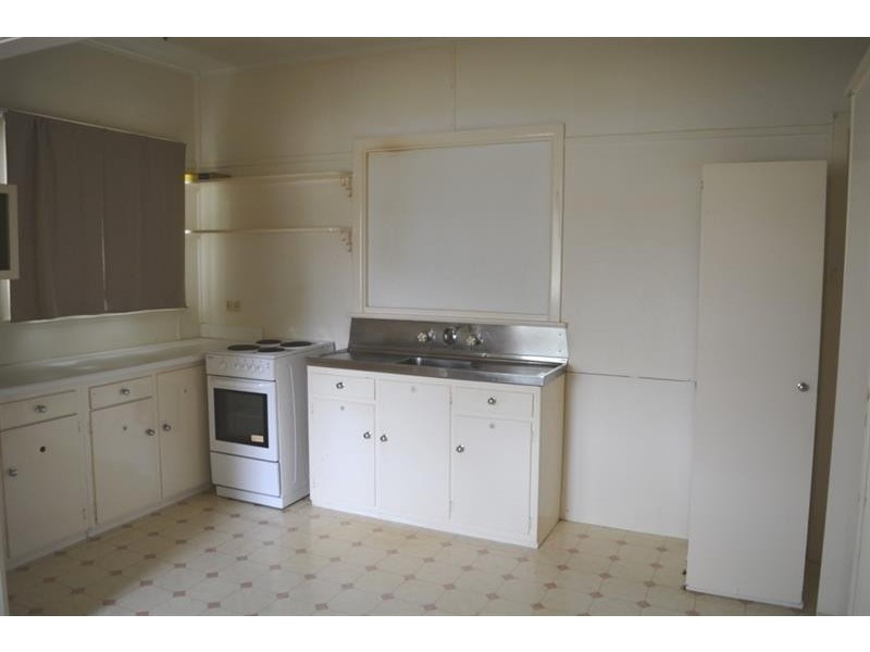 2 Pearce Ave, Toukley NSW 2263