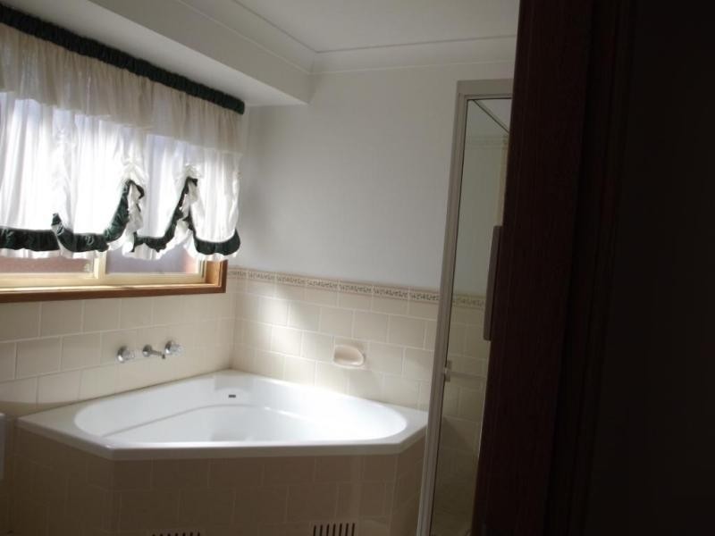 5 Merrendale Ave, Gorokan NSW 2263