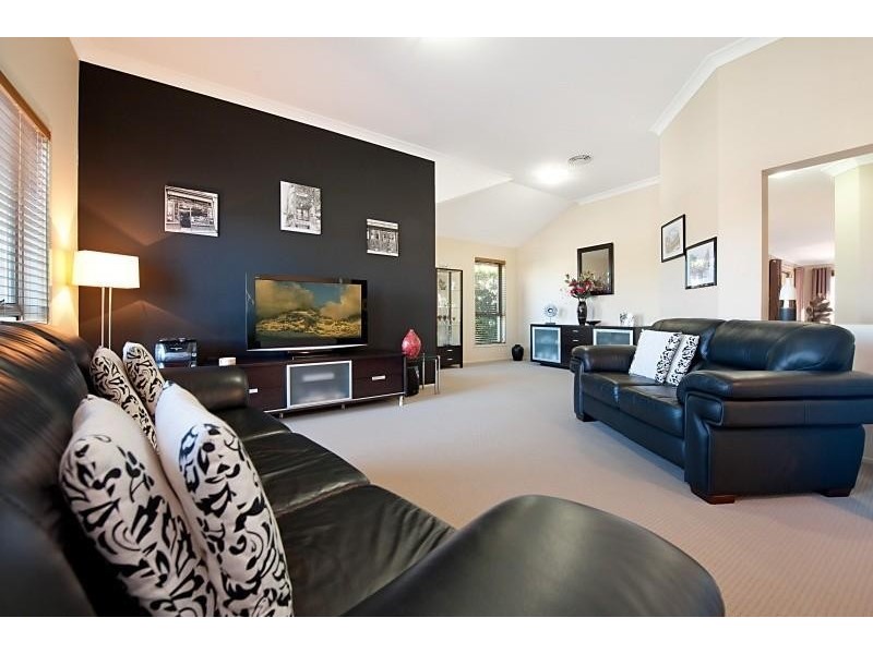 66 Waterside Cres, Woongarrah NSW 2259