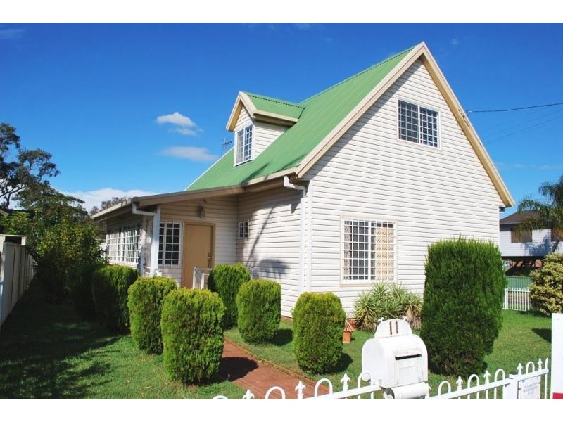 11 Lakeview Ave, Gorokan NSW 2263