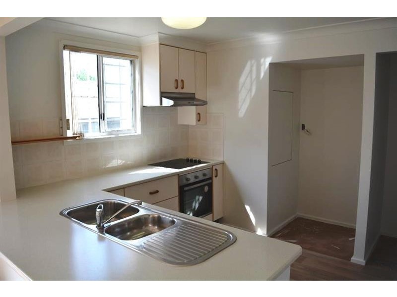 11 Lakeview Ave, Gorokan NSW 2263