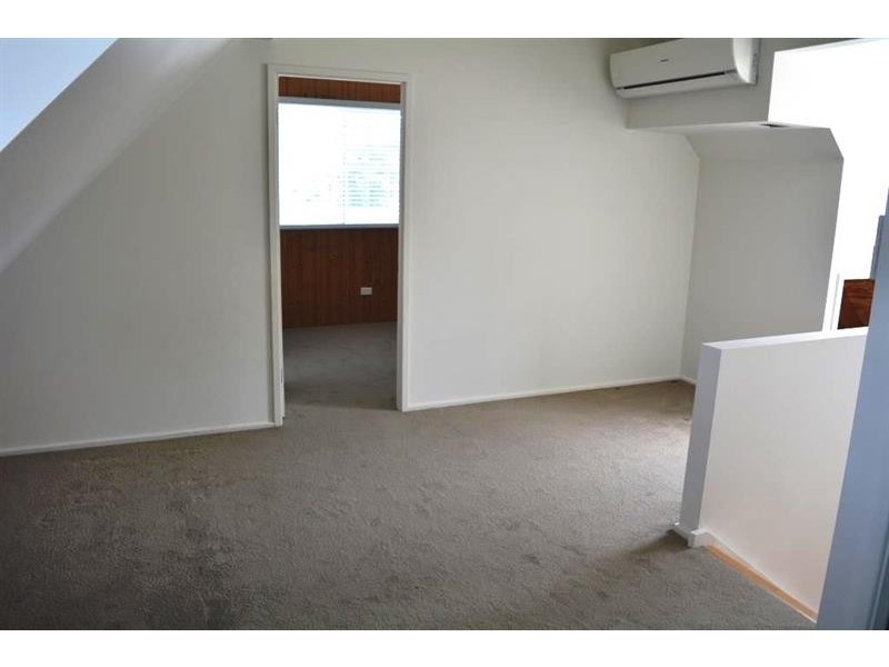 11 Lakeview Ave, Gorokan NSW 2263