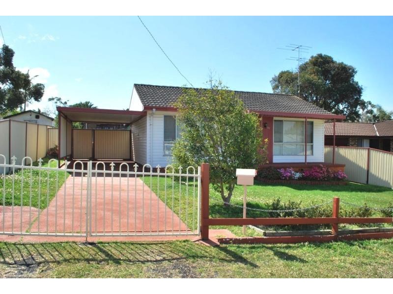 37 Carinya St, Charmhaven NSW 2263