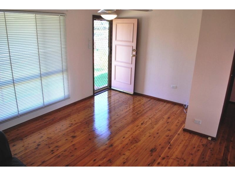 37 Carinya St, Charmhaven NSW 2263