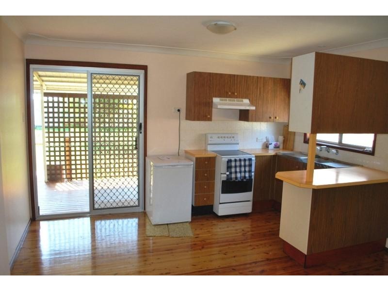 37 Carinya St, Charmhaven NSW 2263