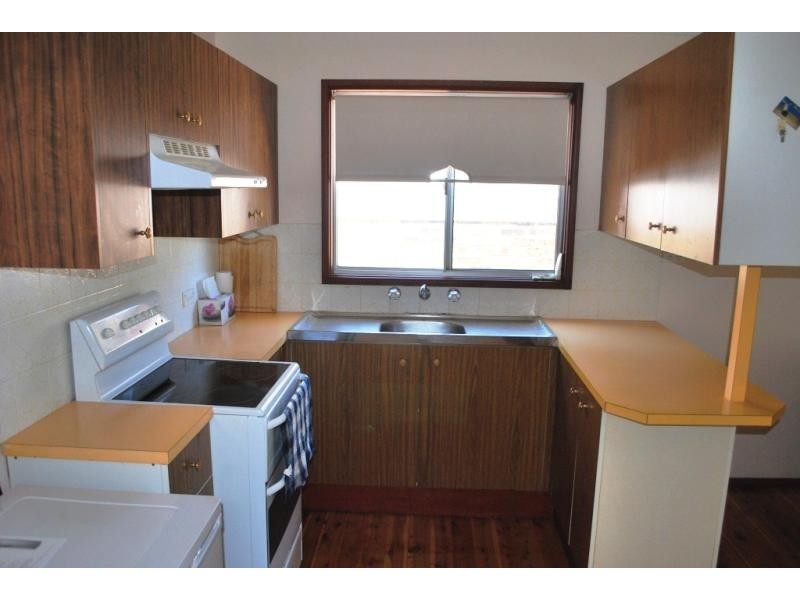 37 Carinya St, Charmhaven NSW 2263