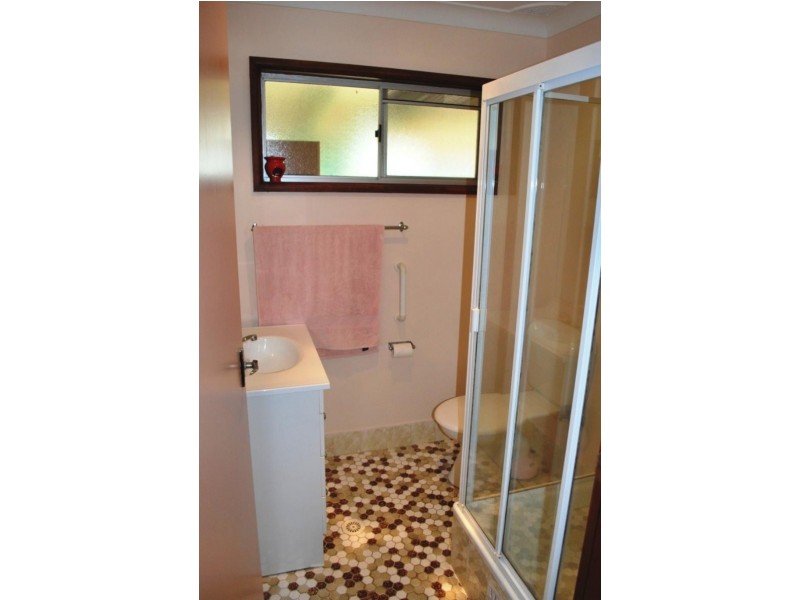 37 Carinya St, Charmhaven NSW 2263