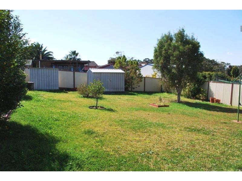 37 Carinya St, Charmhaven NSW 2263