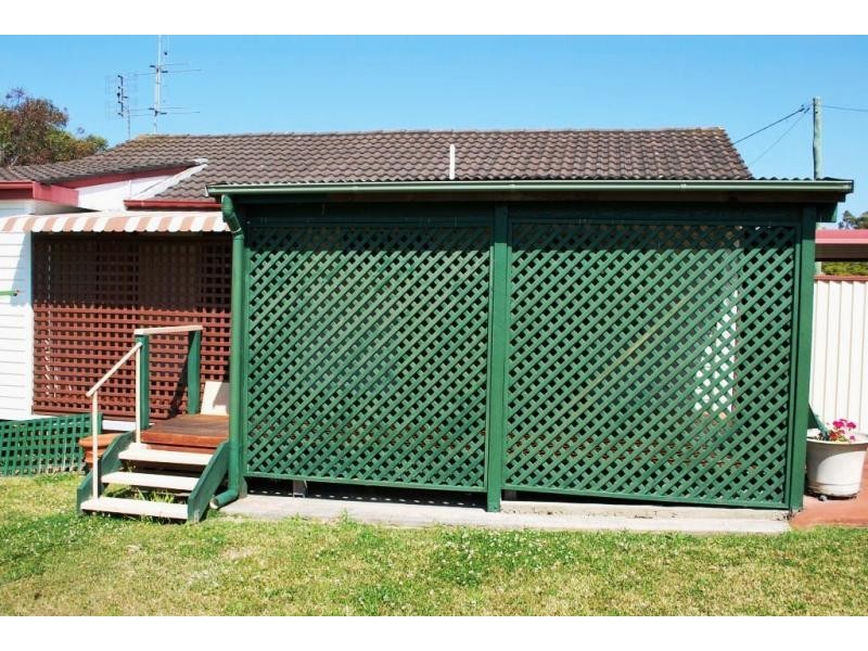 37 Carinya St, Charmhaven NSW 2263