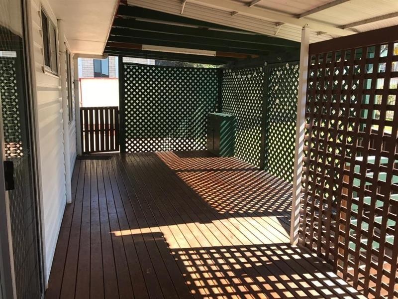 37 Carinya St, Charmhaven NSW 2263