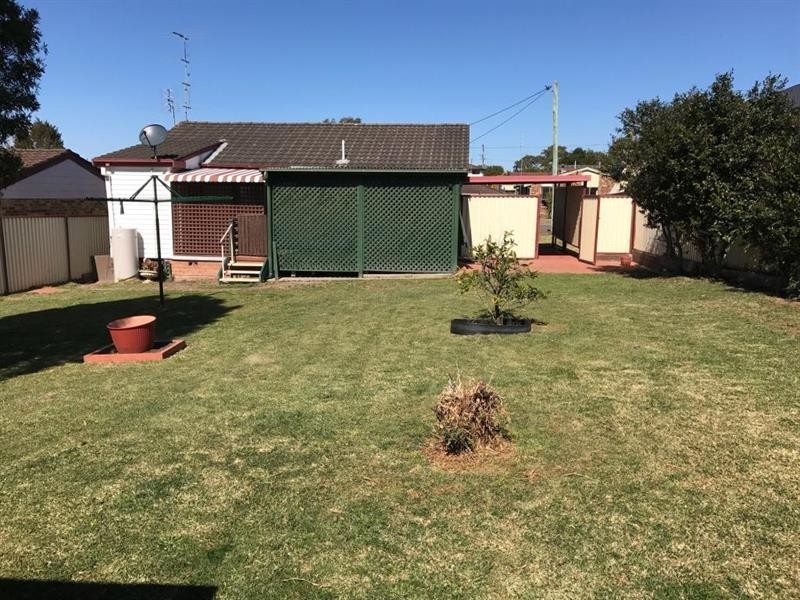 37 Carinya St, Charmhaven NSW 2263