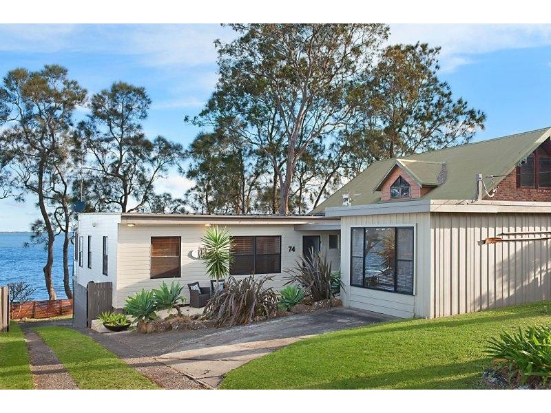 74 Marks Rd, Gorokan NSW 2263