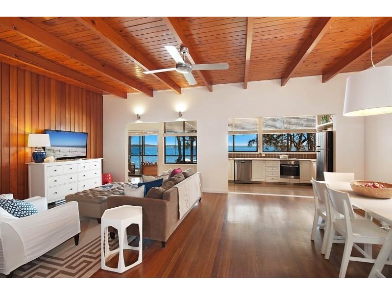 74 Marks Rd, Gorokan NSW 2263