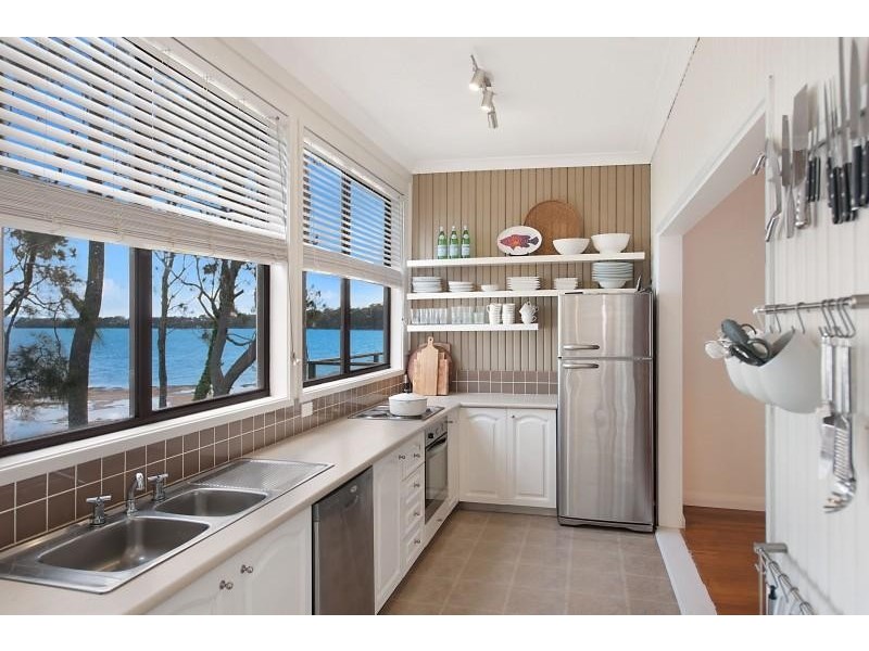 74 Marks Rd, Gorokan NSW 2263