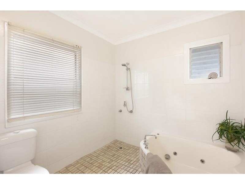 74 Marks Rd, Gorokan NSW 2263