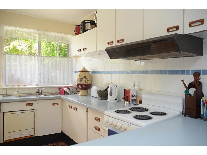 13 Mimosa Rd, Budgewoi NSW 2262