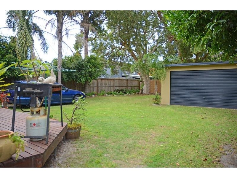 13 Mimosa Rd, Budgewoi NSW 2262
