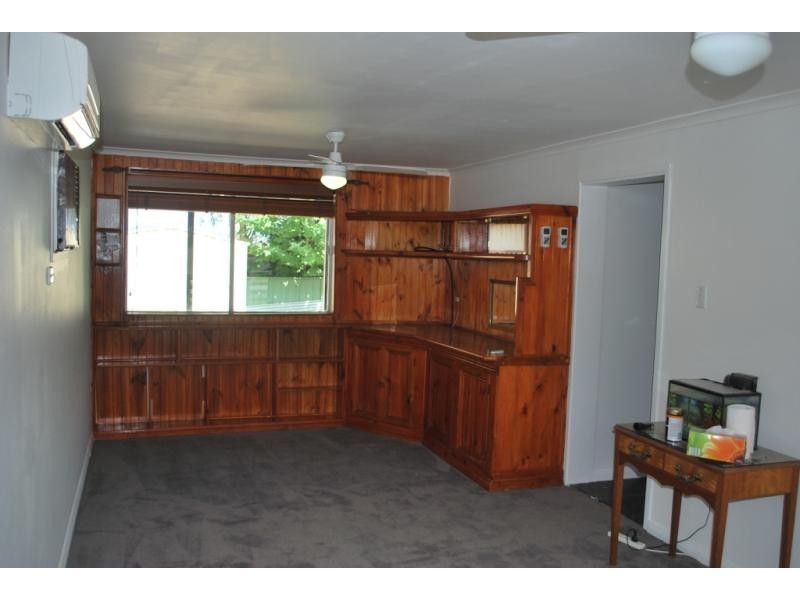 117 Vales Rd, Mannering Park NSW 2259