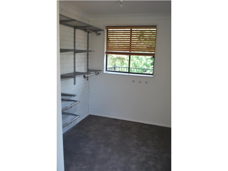 117 Vales Rd, Mannering Park NSW 2259