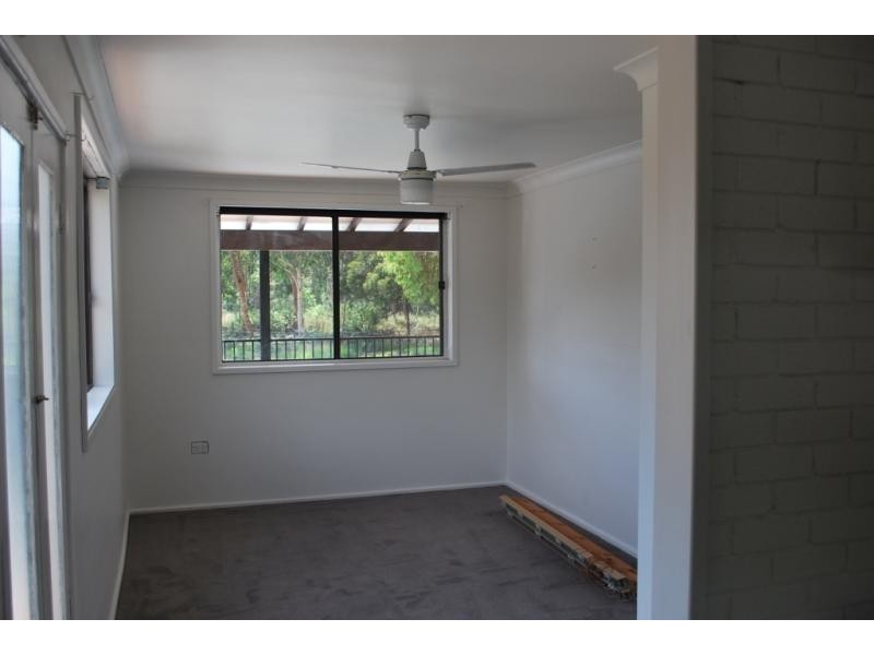 117 Vales Rd, Mannering Park NSW 2259