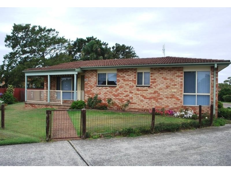 12 Gilbert Ave, Gorokan NSW 2263