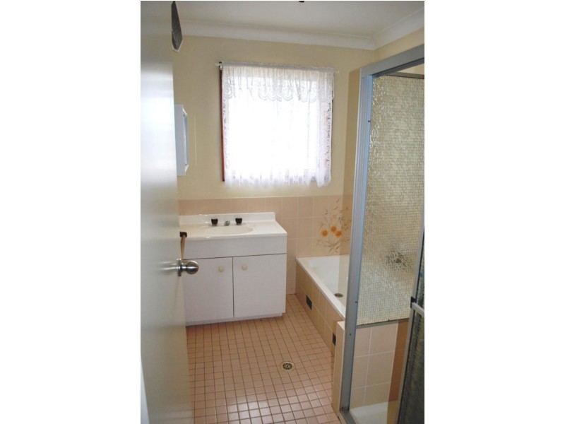 12 Gilbert Ave, Gorokan NSW 2263