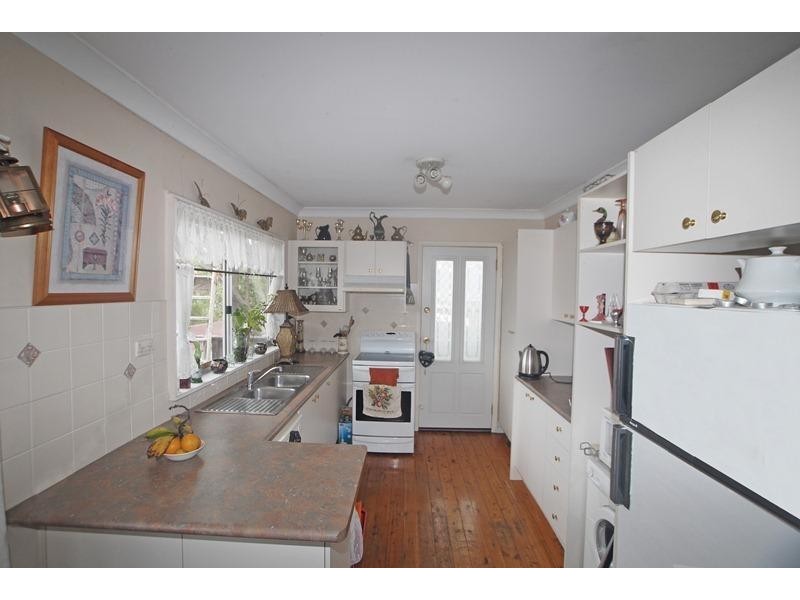 30 Spring Valley Ave, Gorokan NSW 2263