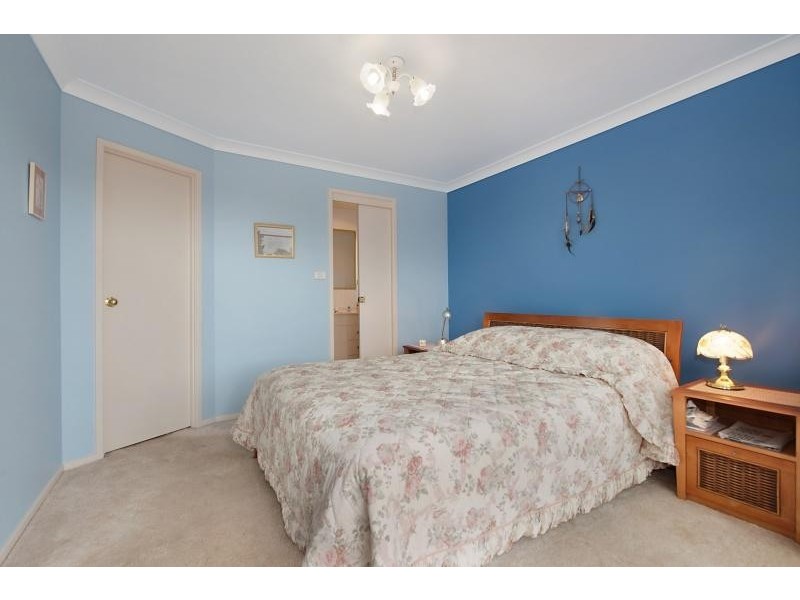 4 Sally Cl, Lake Haven NSW 2263