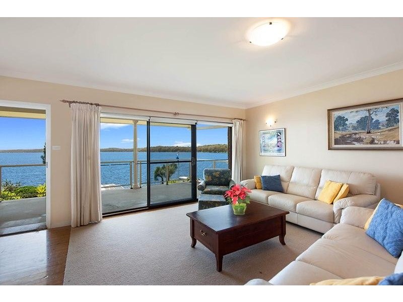 57 Gordon Ave, Summerland Point NSW 2259 the real estate agency