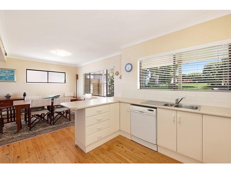 57 Gordon Ave, Summerland Point NSW 2259