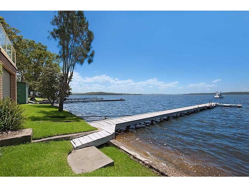 57 Gordon Ave, Summerland Point NSW 2259 the real estate agency