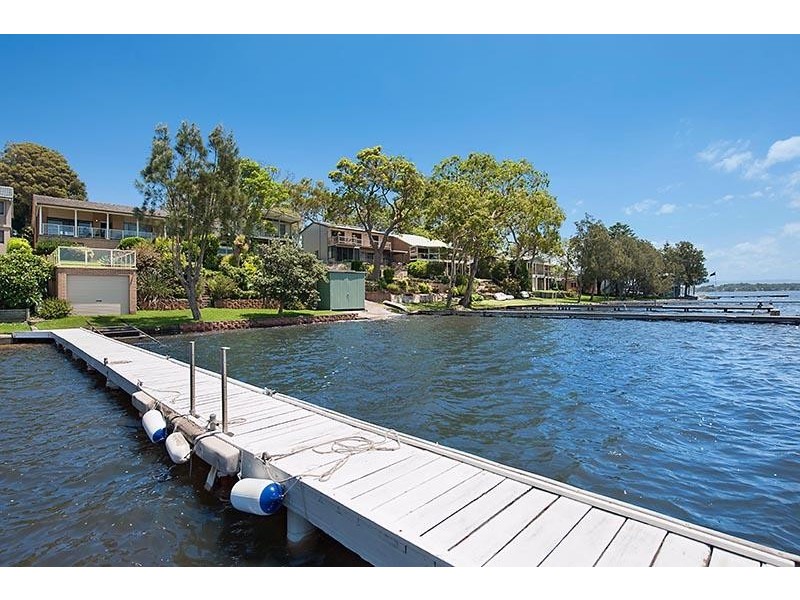 57 Gordon Ave, Summerland Point NSW 2259 the real estate agency